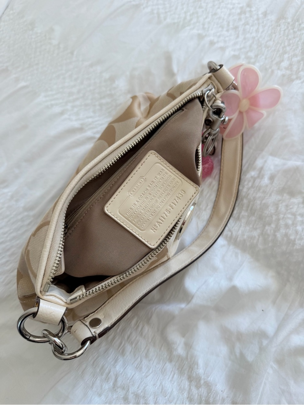 Vinatge  Coach Demi Cream & White Canvas Shoulder Bag - Picture 8 of 10